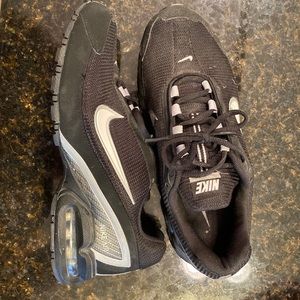 Womens Nike tennis shoes